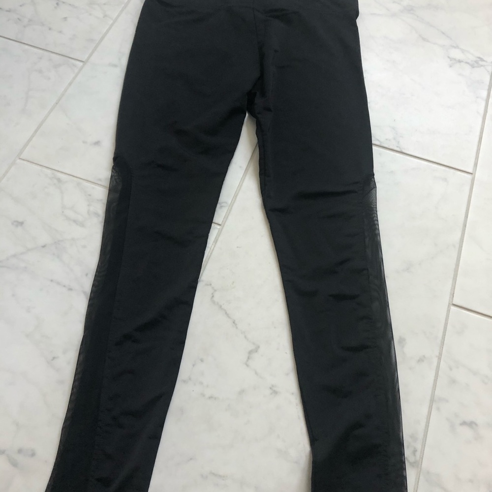 Not wearing - Picture 3 of 4